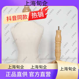 上海女模特與寵物衣架 時(shí)尚、溫情與創(chuàng)意的交織